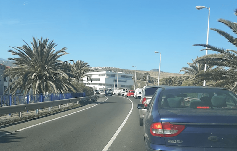 Las retenciones de tráfico también afectaron a la GC-100 (Foto TA)